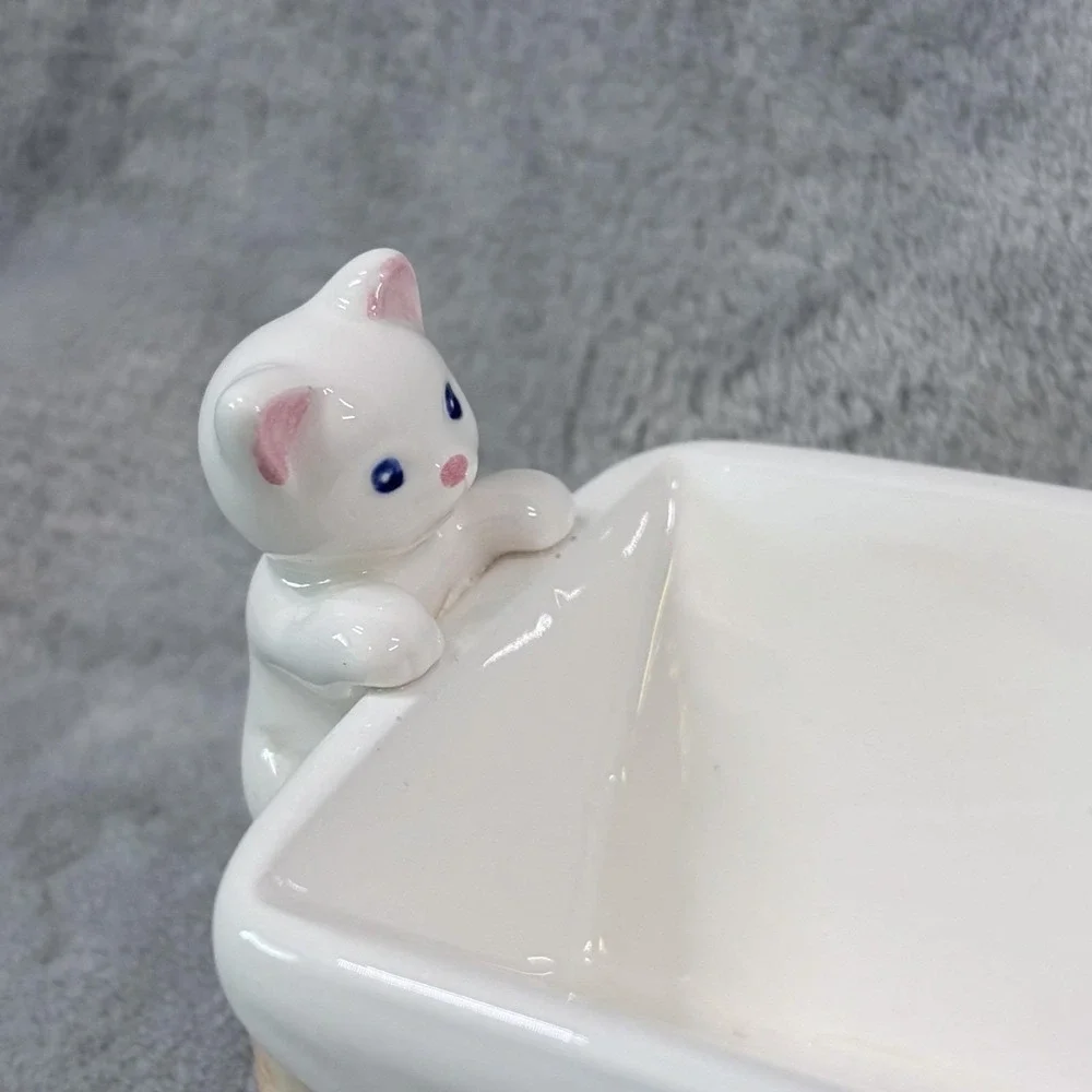 The Unbranded Brand vintage ceramic